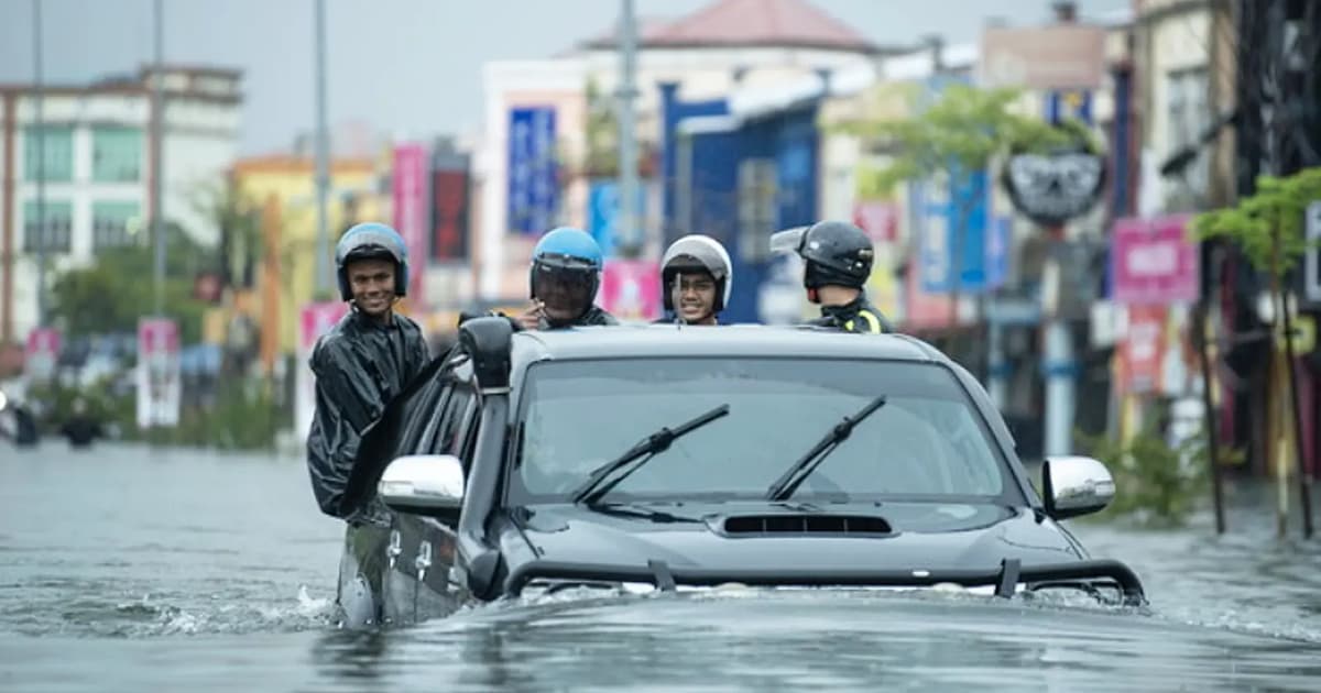 Number of flood evacuees surges past 18,000