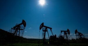 Oil steady after US shutdown talks advance, oversupply concerns persist