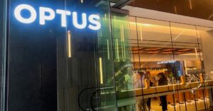 Optus CEO apologises for emergency line outage, refuses to stand down