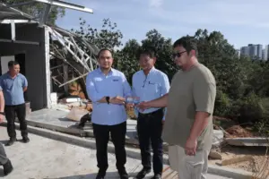 PM Anwar provides aid to Sabah family after landslide destroys home