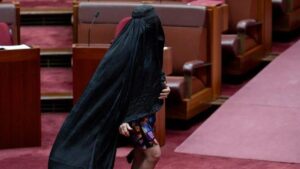 Pakai burqa di Parlimen, ahli politik kanan Australia dikritik rasis