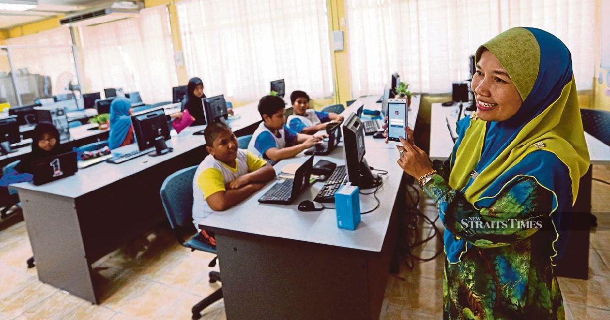 Parents welcome return of 'Alam dan Manusia', but warn teacher readiness is key