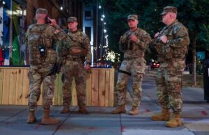 Pentagon tarik balik sebahagian tentera dari Chicago, Portland