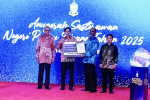 Pesara guru terima anugerah Sasterawan Pulau Pinang