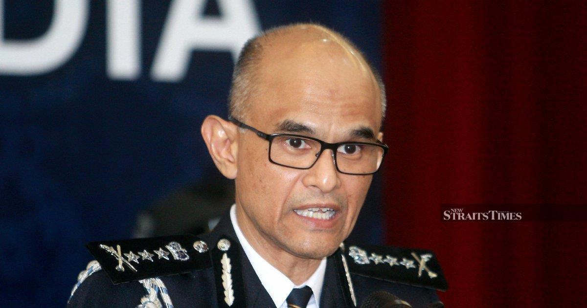 Police arrest 30 illegal immigrants on boat in Selangor waters