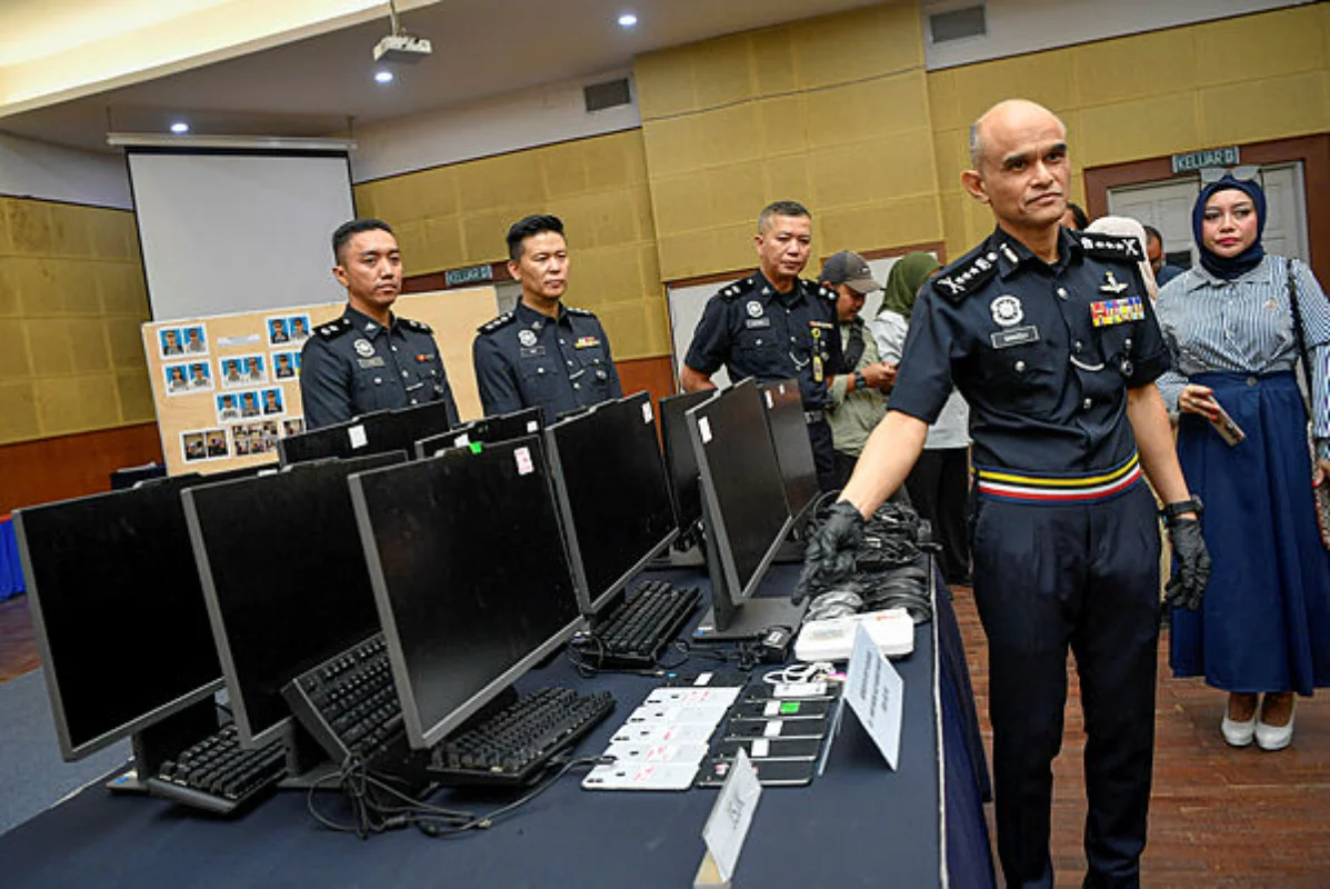 Police dismantle love scam call centre in Kajang, arrest 13
