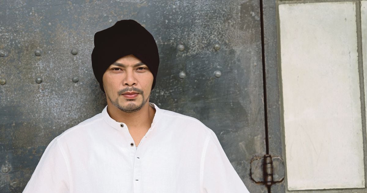 Police obtain three-day extension to Namewee's remand order