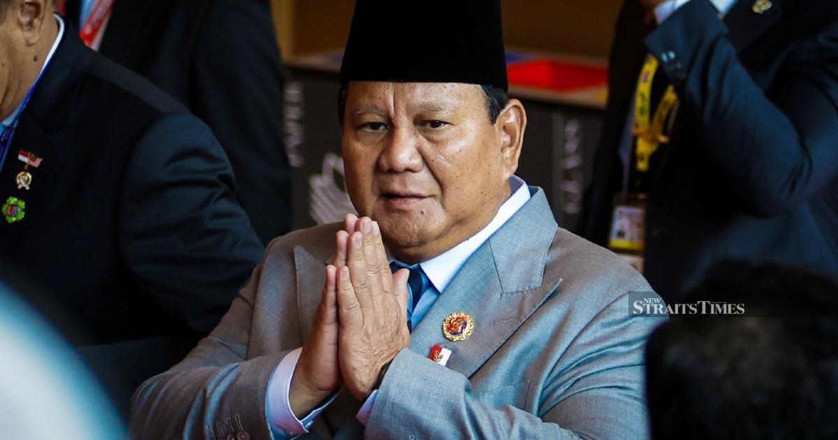 Prabowo rejects claims he is under Jokowi's shadow