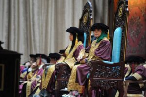 Queen urges balance between technology and values at UTM convocation