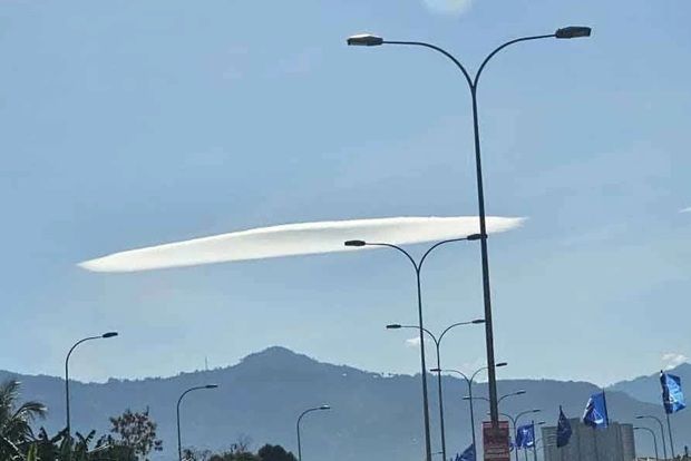 QuickCheck: Did a 'UFO' shaped cloud appear in Kota Kinabalu?