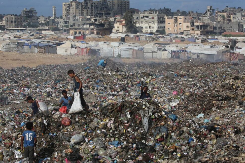 Rakyat Gaza hidup di tengah dua juta tan sampah