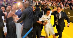 #SHOWBIZ: 'Serial intruder' attempts to accost Ariana Grande at Singapore's 'Wicked' premiere