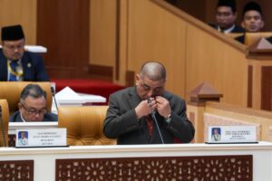 Saarani sebak sentuh isu banjir ketika bentang Belanjawan Perak