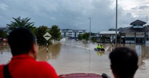 Selangor officers' leave frozen to monitor floods until Dec 15