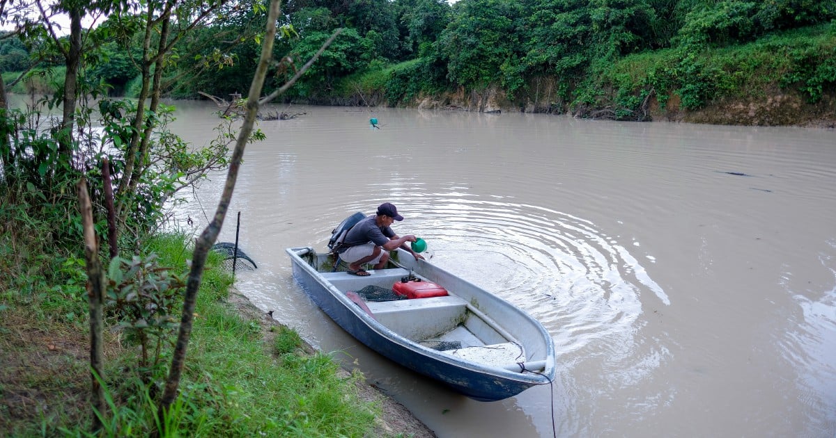 Sg Johor pollution: Some residents forced to bathe at mosques