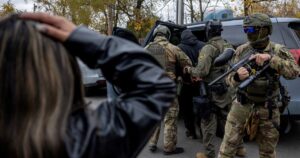 Shots fired in Chicago at immigration officers, Trump admin says