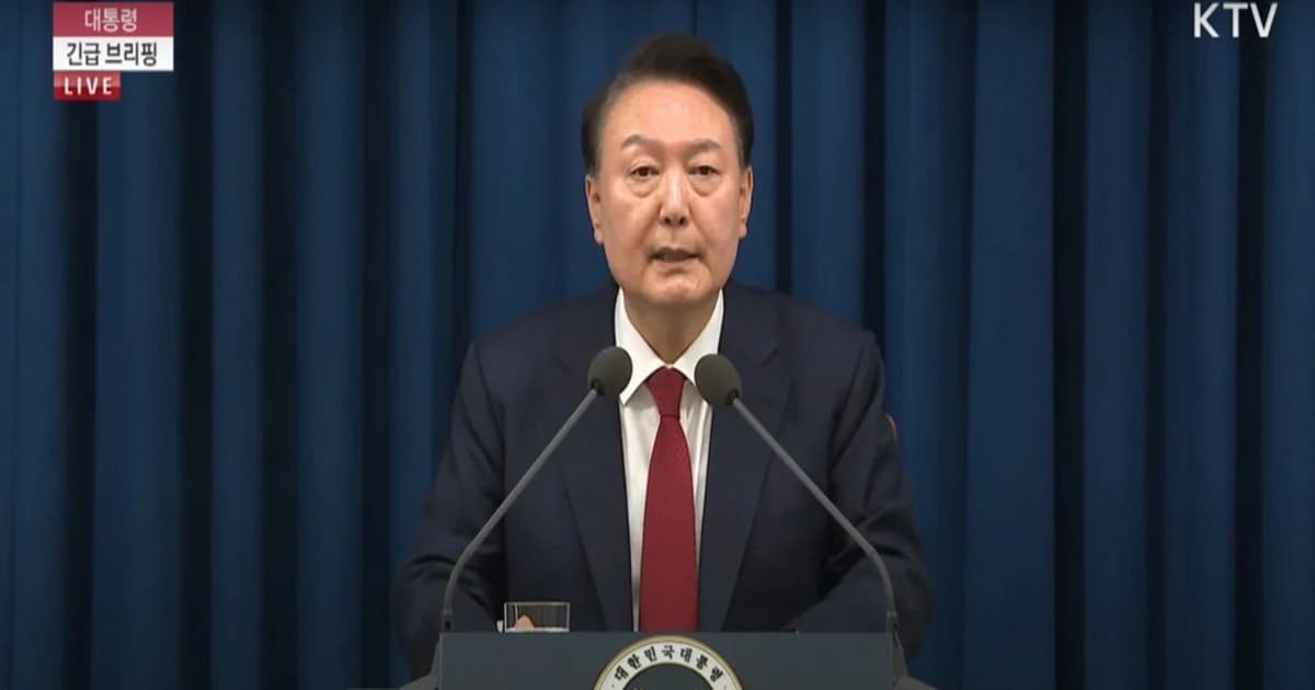 South Korean court issues arrest warrant for president