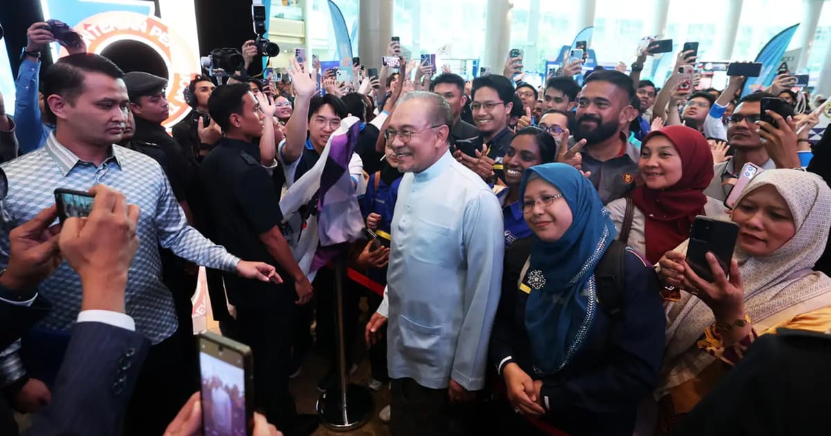 Students better at debates than some MPs, says Anwar
