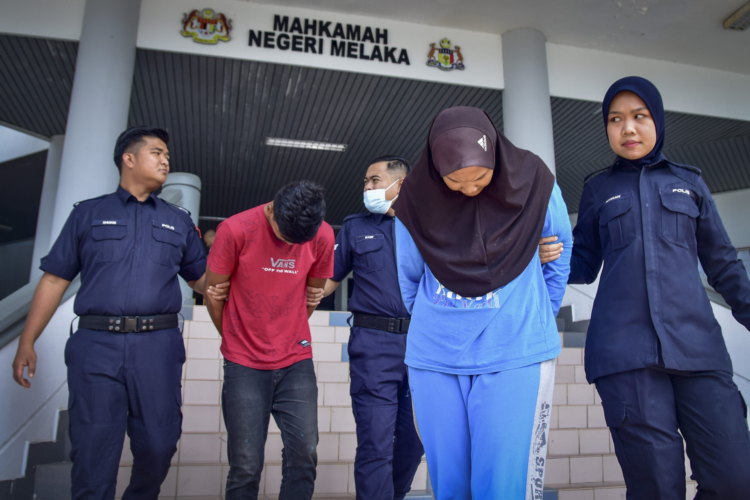 Suami isteri didakwa dera anak angkat