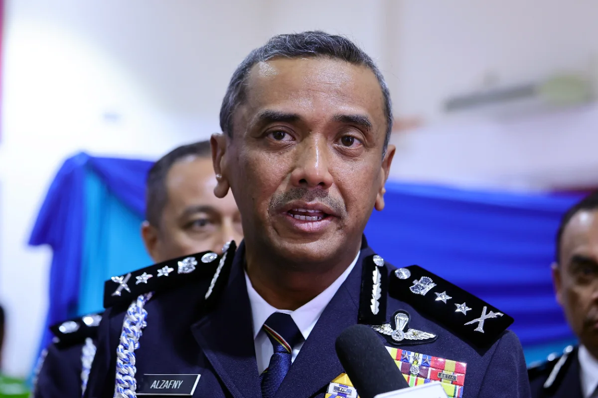 Three arrested including two Chinese nationals over 14 burglaries