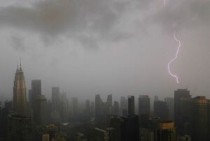 Thunderstorm, strong wind warning issued for Pahang, Selangor and Sabah until 4pm today