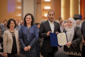 Tiga sarjana negara dilantik penyandang Kursi Akademik Luar Negara