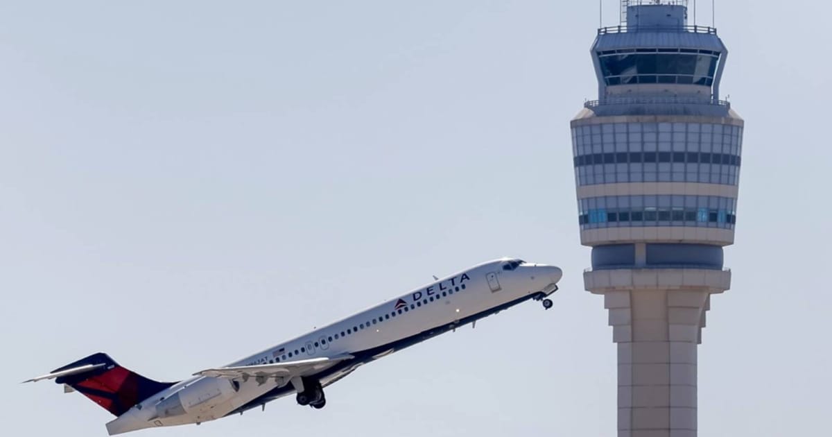 Trump threatens air traffic controllers over shutdown absences