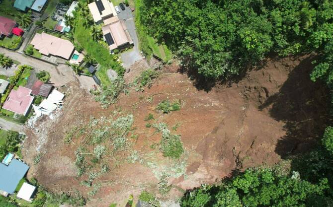 Tujuh maut tanah runtuh di Tahiti