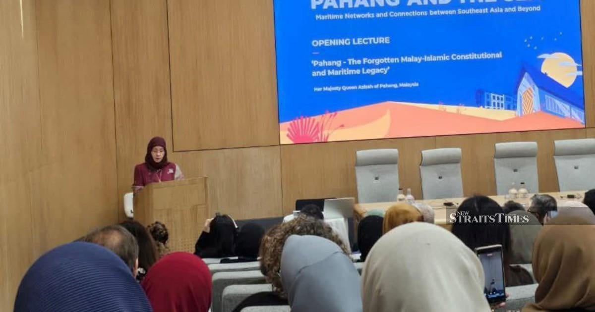 Tunku Azizah presents historic lecture at Oxford University