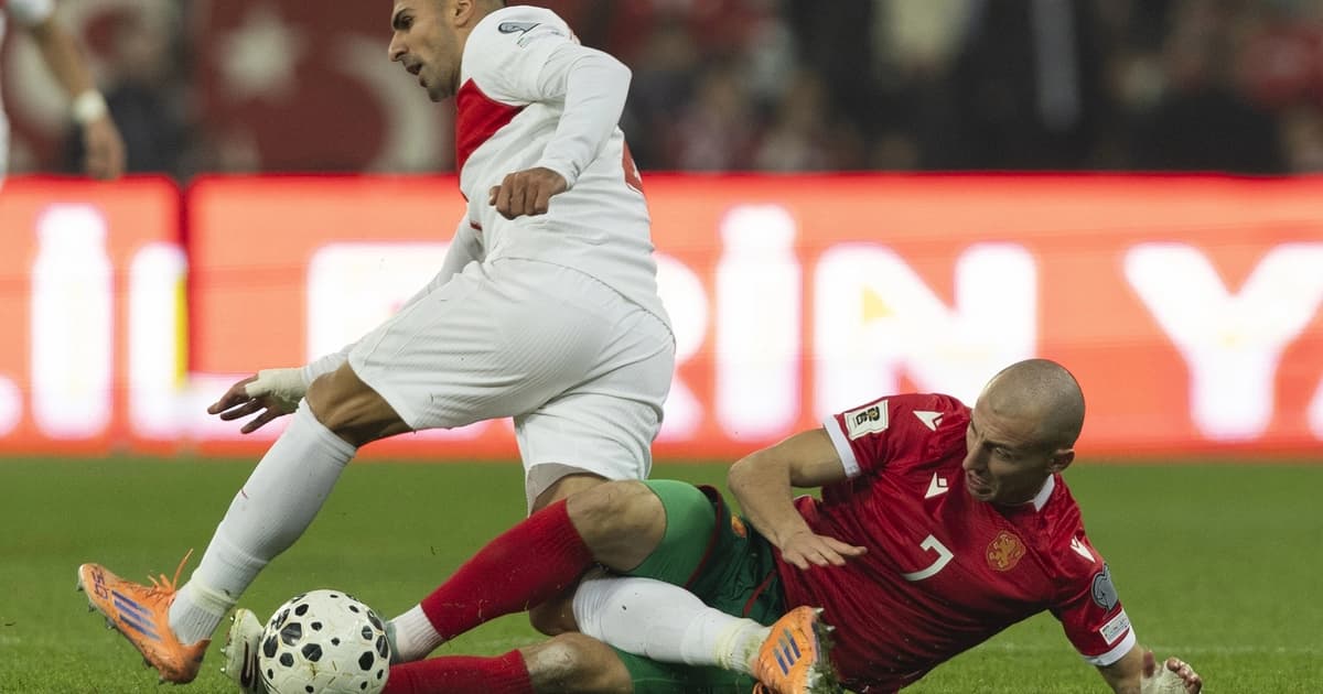 Turkey beat Bulgaria 2–0 to secure playoff place