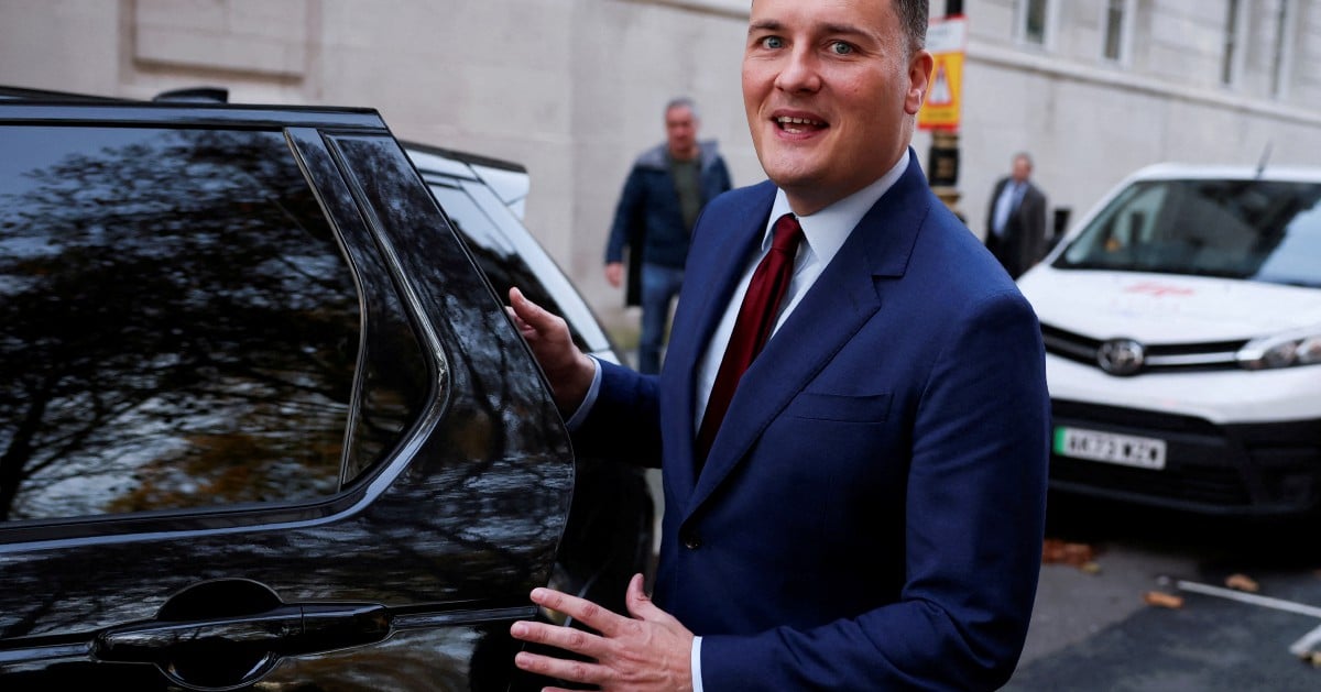 UK PM Starmer under pressure after minister denies plotting to oust him