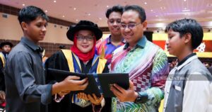 UMK lecturer completes PhD despite decade-long battle with cancer