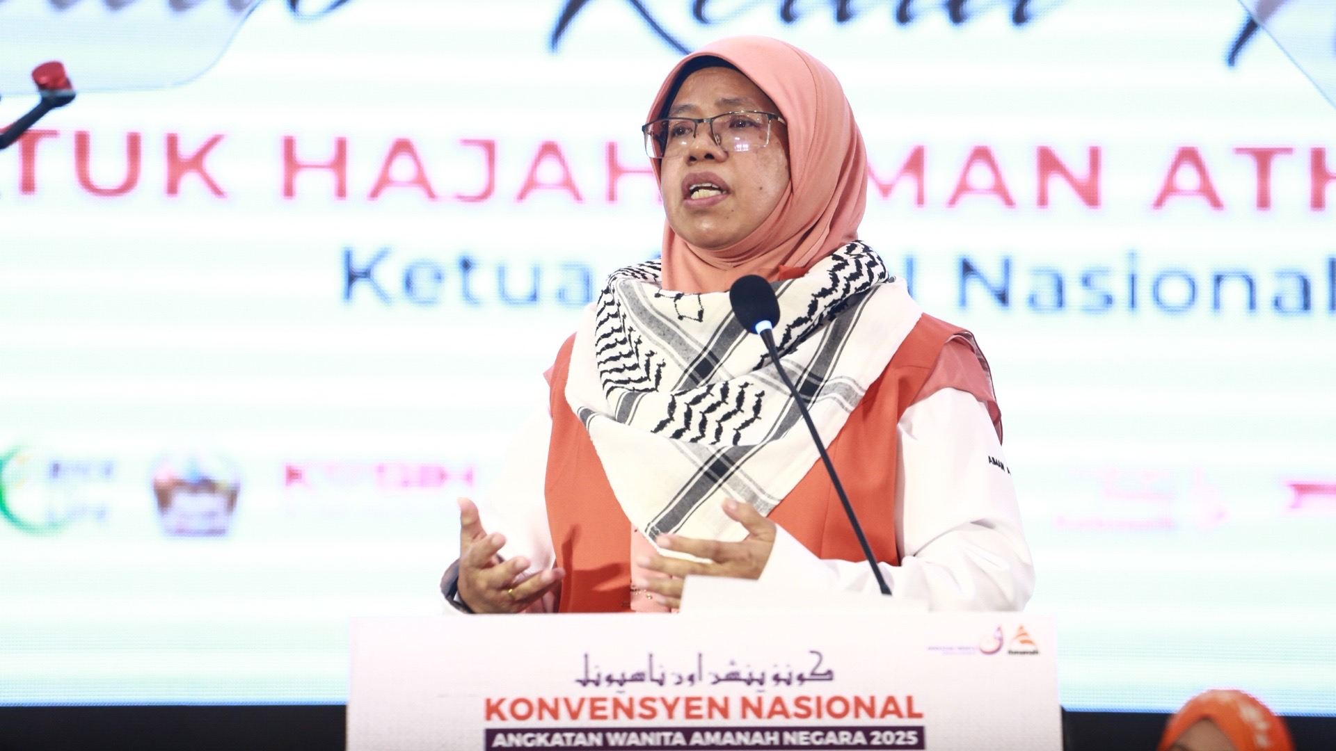 Wanita perkhidmatan awam