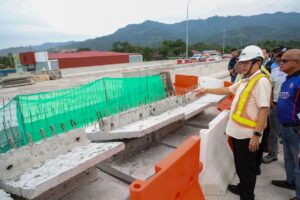 Works Ministry tells contractors to pick up pace on delayed Pan Borneo project