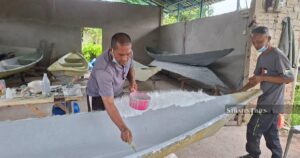 YouTube-taught boatmaker helps Kelantan villagers get ready for monsoon floods