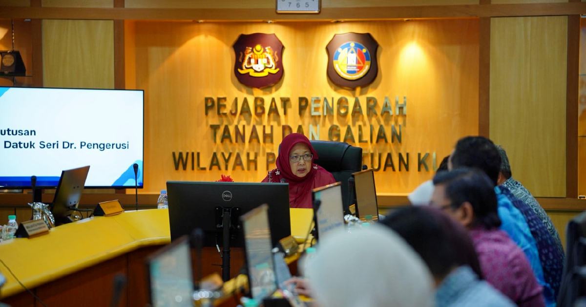 Zaliha orders urgent action on traditional village and land issues in KL