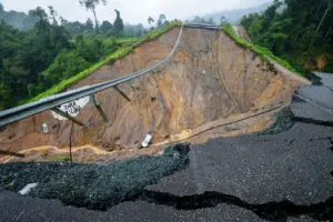 29 federal roads in Kelantan need urgent monsoon repairs