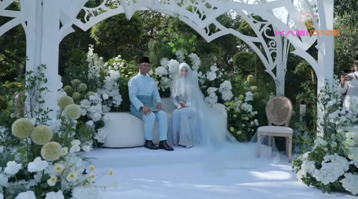 Actress Erra Fazira marries businessman Ezwan Zain