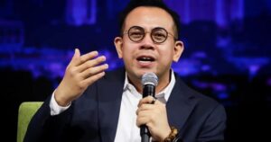 Allow businesses to operate without confusion, says Sim on Xmas decor issue