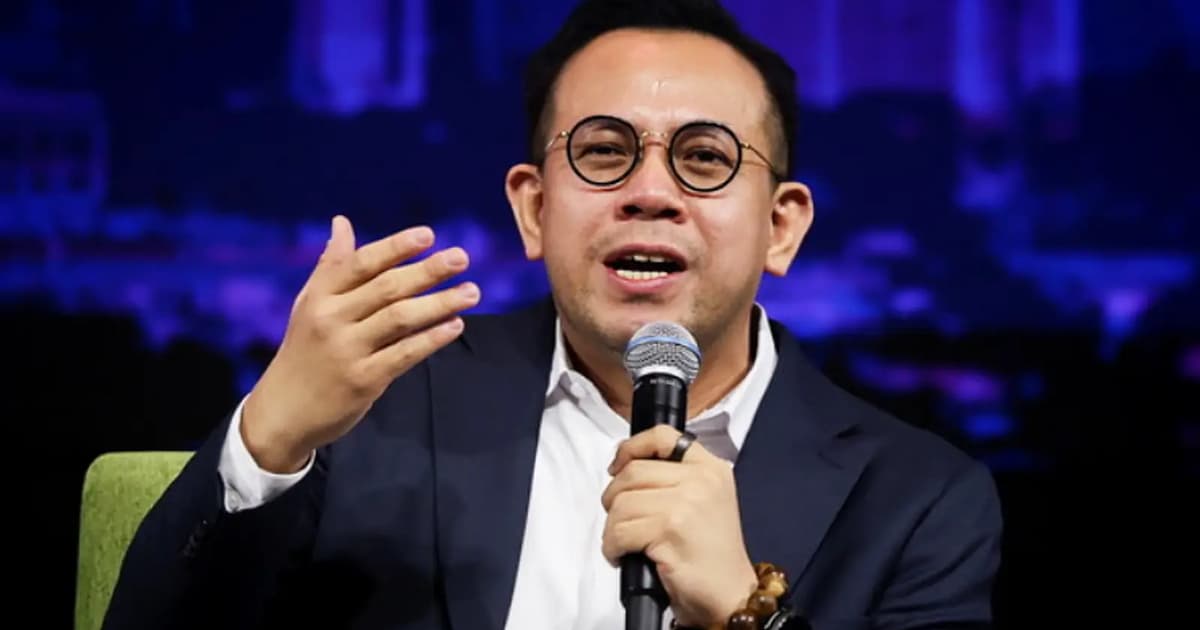 Allow businesses to operate without confusion, says Sim on Xmas decor issue