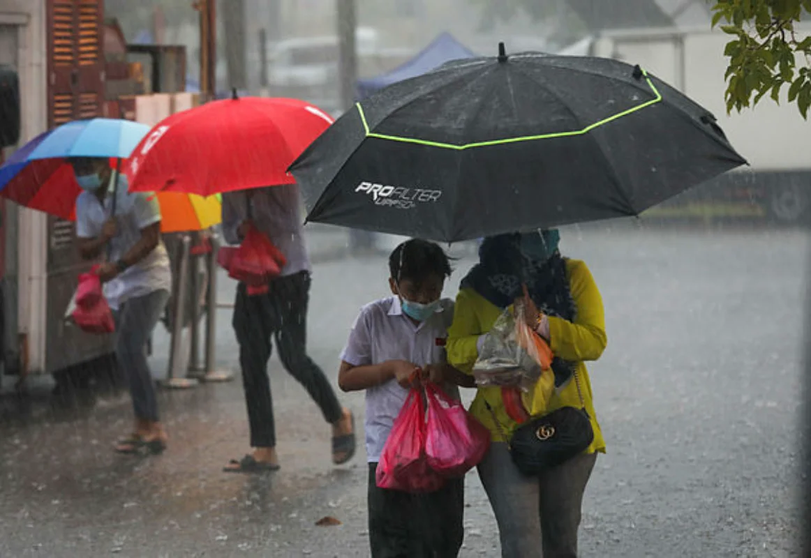 Amaran hujan berterusan tahap waspada di Pantai Timur hingga esok