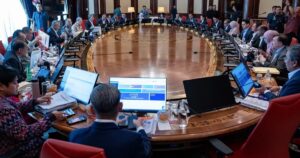 Anwar calls for bold decisions, fast policy execution from new Cabinet