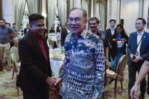 Anwar slams criticism of Malaysia's humanitarian aid in Gaza