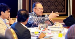 Anwar to MMC: Tell me how to address laws affecting media freedom
