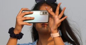 Apple to resist India order to preload state-run app