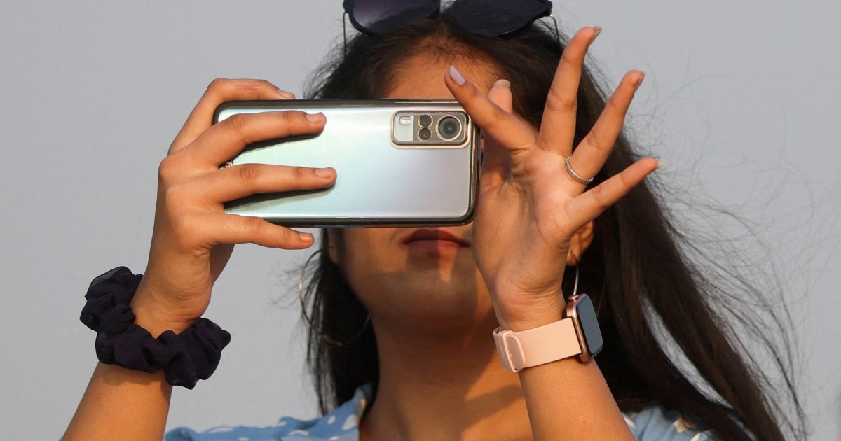 Apple to resist India order to preload state-run app