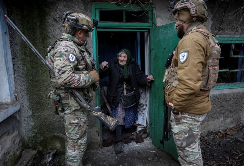 As Russians get closer, some Ukrainians refuse to leave