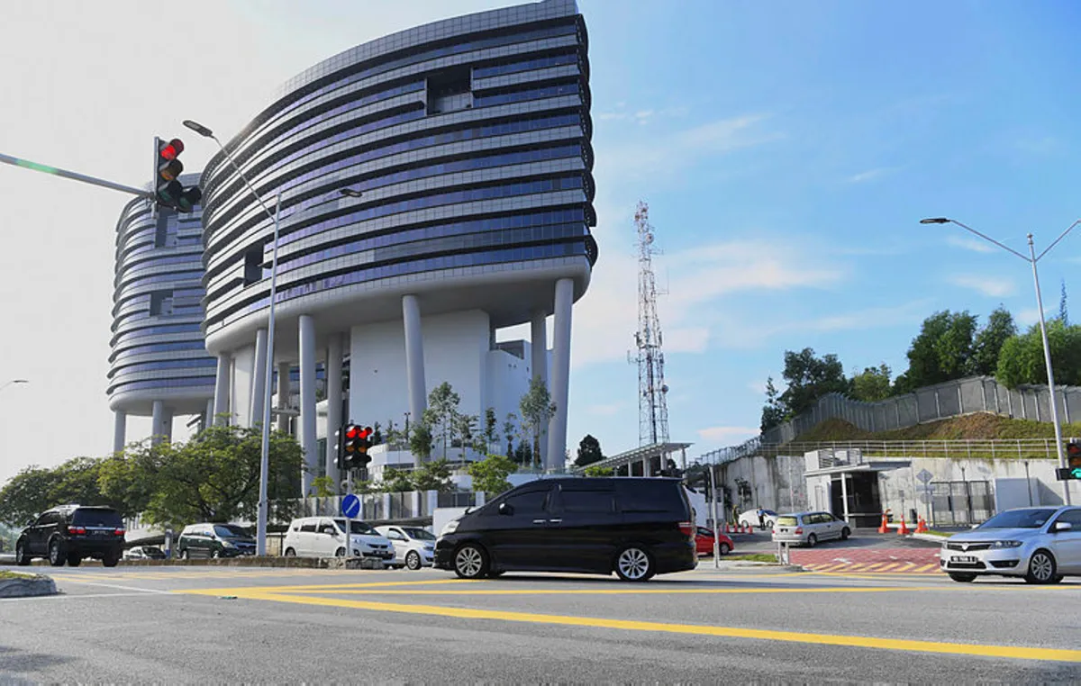 Bekas menteri disyaki terima rasuah RM5 juta, kereta Lamborghini