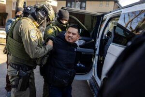 Border Patrol commander, agents reappear in force in Chicago immigrant communities