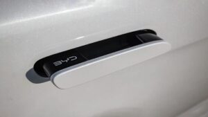 China Haramkan Pemegang Pintu Kereta Boleh Disorok  Bermula 2027